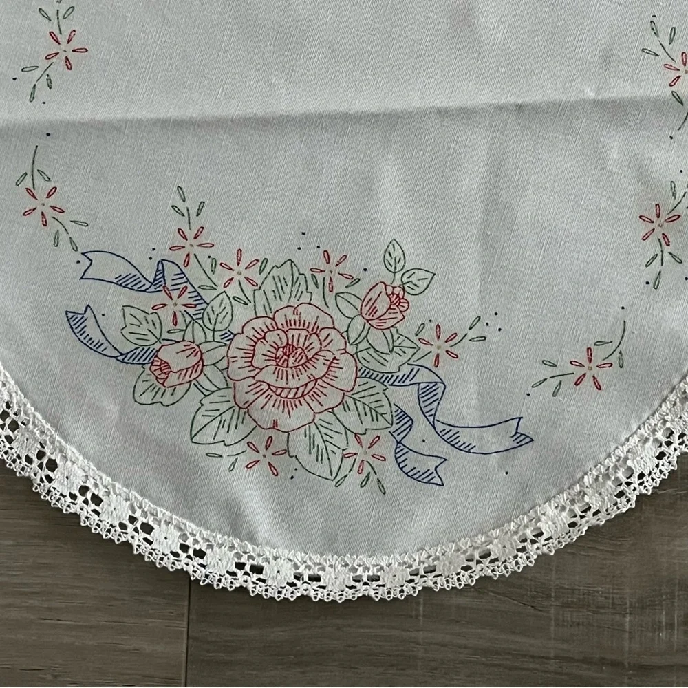 NWOT Stamped Embroidery Floral Circular Doily with Cute Edging